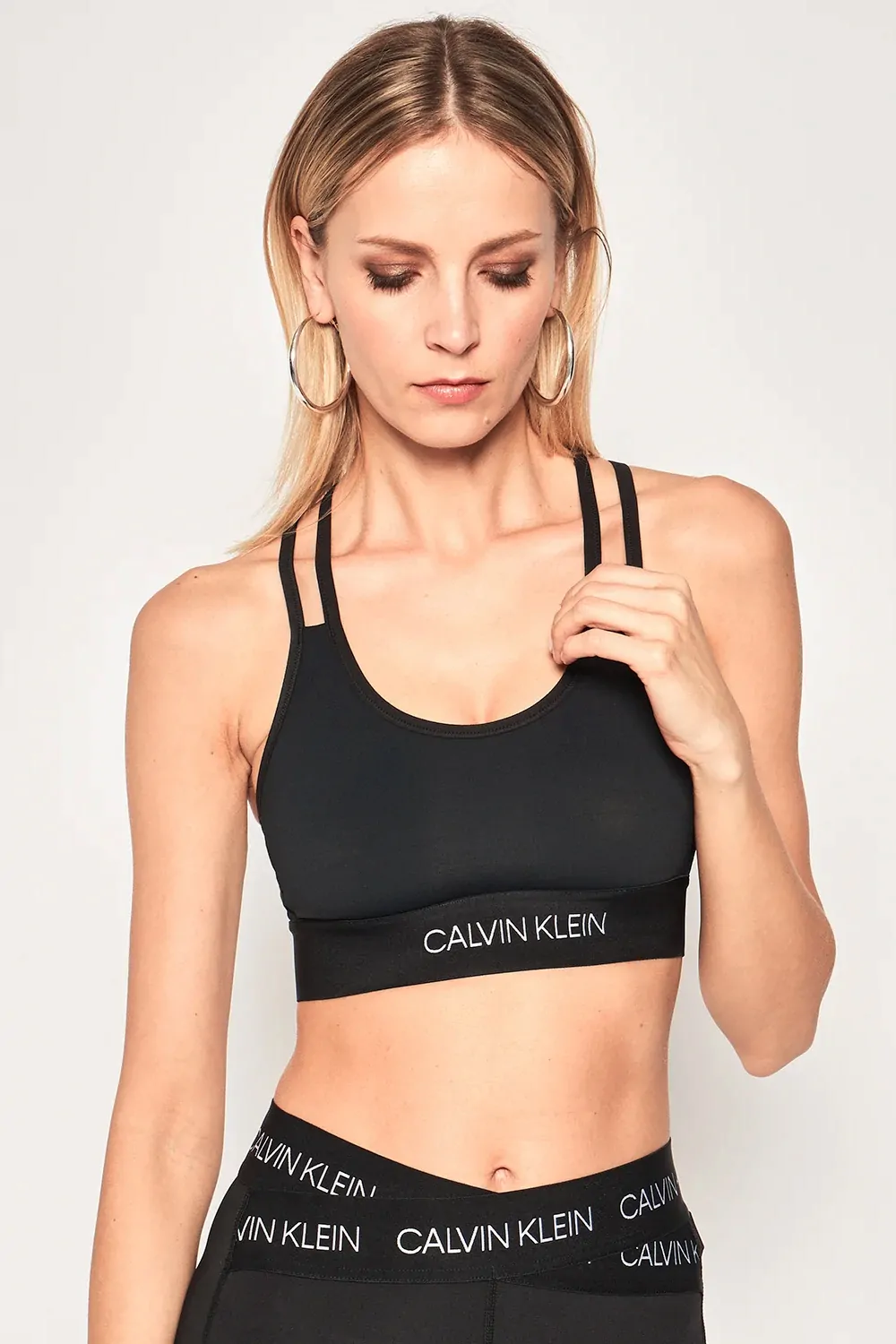 Дамско спортно бюстие Calvin Klein Performance Low Support K174007 10-508  Подплънки  Черен