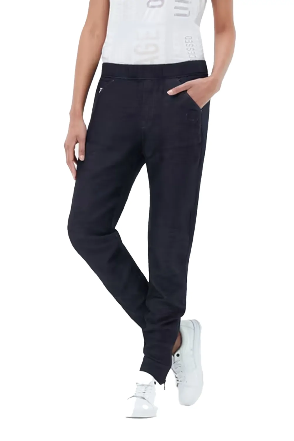 Дамски панталони G-Star RAW 5621 LOW BOYFRIEND TRAINER  Средна талия  Regular fit  Regular fit  Памук  4 джоба