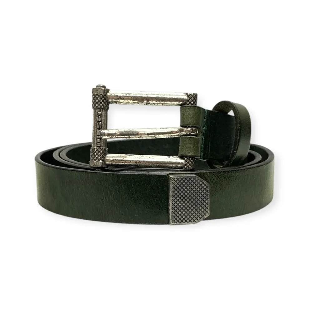 Дамски колан Diesel 7001399 16121-21  Винтидж ефект  Телешка кожа  100 cm  Ширина 2 cm  Тъмнозелен