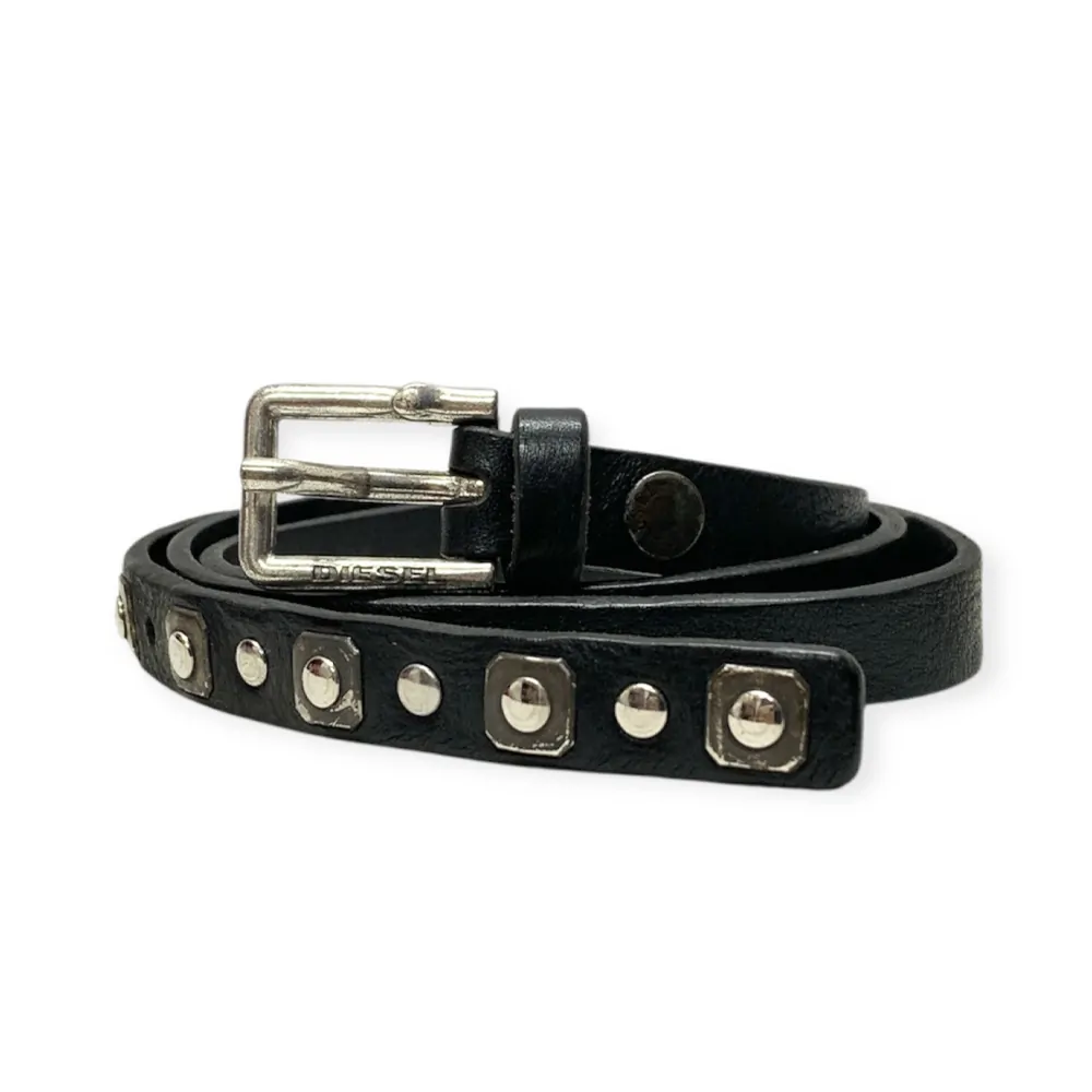 Дамски кожен колан Diesel 7001370 16121-21  Старинен винтидж ефект  Естествена кожа  90 cm  Ширина 1 5 см  Черен